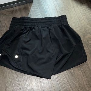 Lululemon Hotty Hot Shorts Mid-Rise